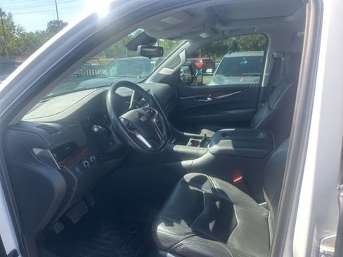 Used 2020 Cadillac Escalade Luxury AWD/4WD image 12