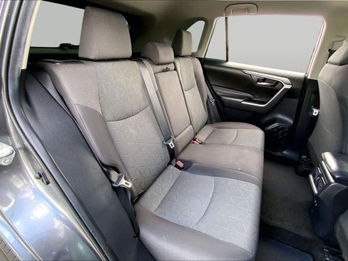 Used 2020 Toyota RAV4 XLE FWD image 19