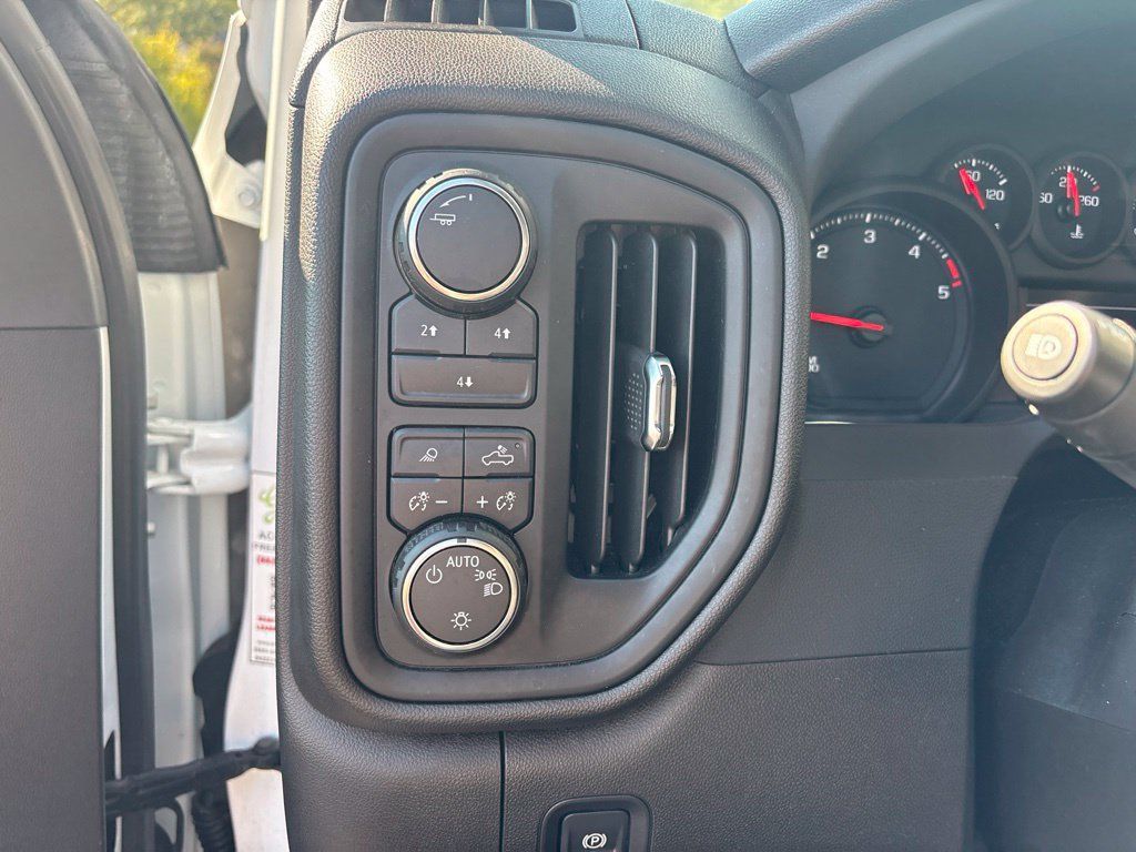 Used 2025 Chevrolet Silverado 3500 W/T AWD/4WD image 12