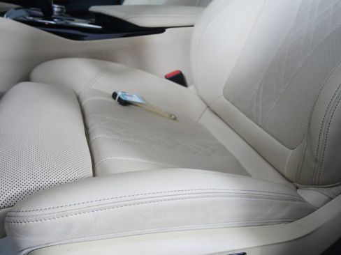 Certified 2023 BMW 530i w/ Convenience Package image 10