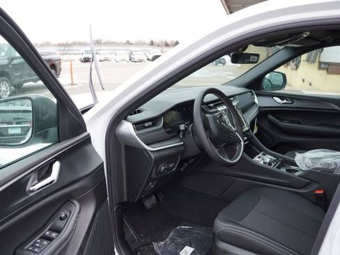 New 2025 Jeep Grand Cherokee Laredo X image 10