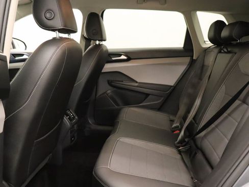 Used 2022 Volkswagen Taos SE FWD image 16