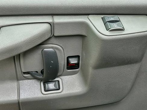 Used 2005 GMC Savana 2500 RWD image 22