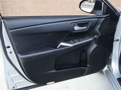 Used 2017 Toyota Camry LE image 11