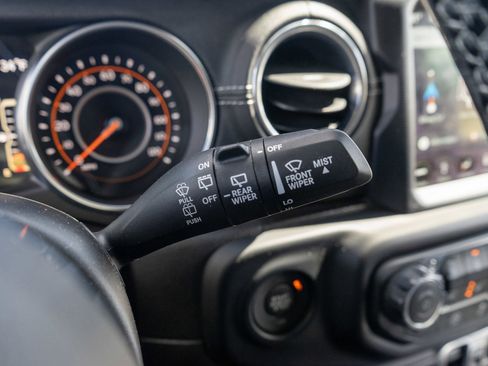 Used 2019 Jeep Wrangler Unlimited Sahara w/ Dual Top Group image 27