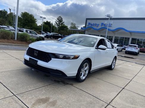 Used 2023 Honda Accord LX image 4