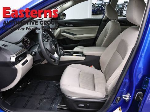 Used 2025 Nissan Altima 2.5 SV FWD image 13