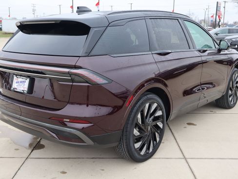 Used 2024 Lincoln Nautilus Reserve w/ Equipment Group 202A image 6