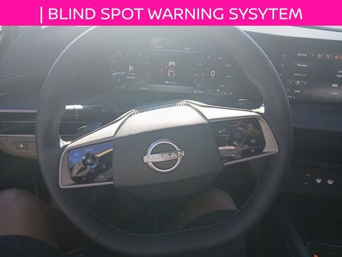 Used 2025 Nissan Murano SV image 13