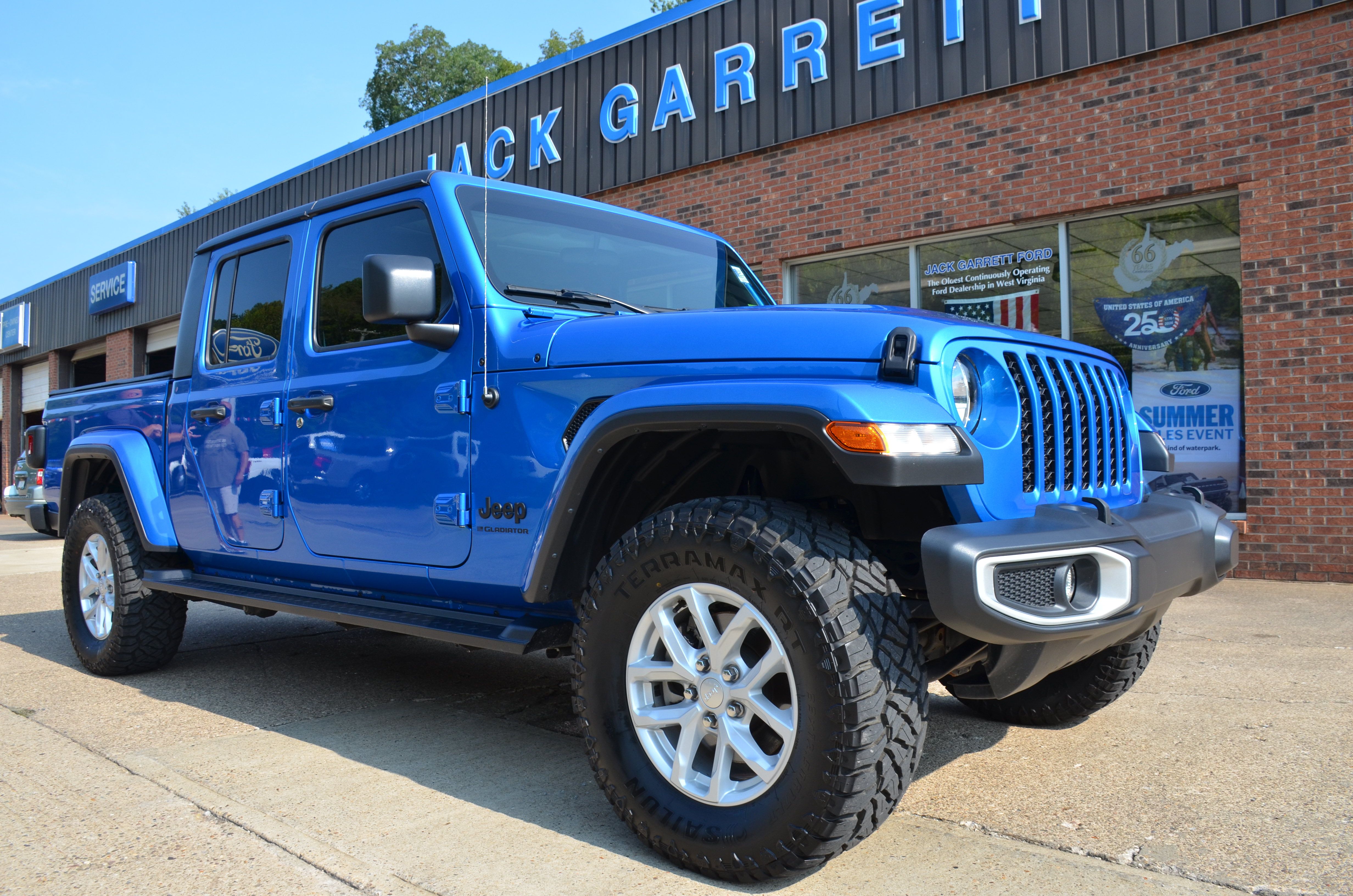 Used 2023 Jeep Gladiator Sport AWD/4WD image 1