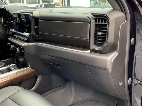 Used 2022 Chevrolet Silverado 1500 LT Trail Boss w/ LT Trail Boss Premium Package image 15