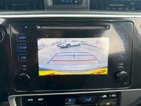 Used 2018 Toyota Corolla LE FWD image 27