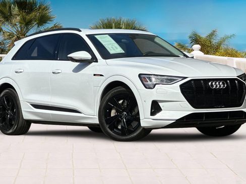Used 2022 Audi e-tron Premium image 2