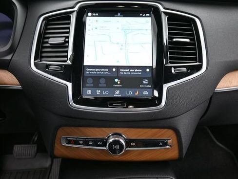 Used 2024 Volvo XC90 B6 Plus AWD/4WD image 13