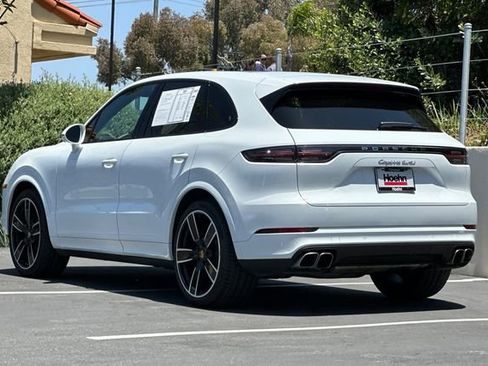 Used 2022 Porsche Cayenne Turbo AWD/4WD image 3