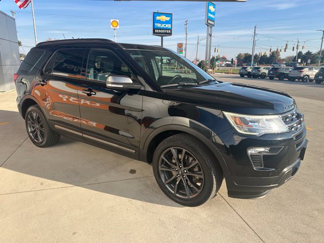 Used 2018 Ford Explorer XLT w/ XLT Appearance Package AWD/4WD image 3