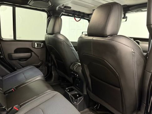 Used 2023 Jeep Gladiator Sport S image 19