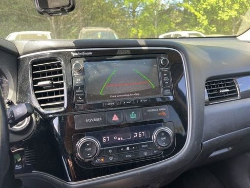 Used 2016 Mitsubishi Outlander GT image 16