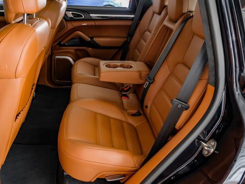 Used 2018 Porsche Cayenne Turbo image 38