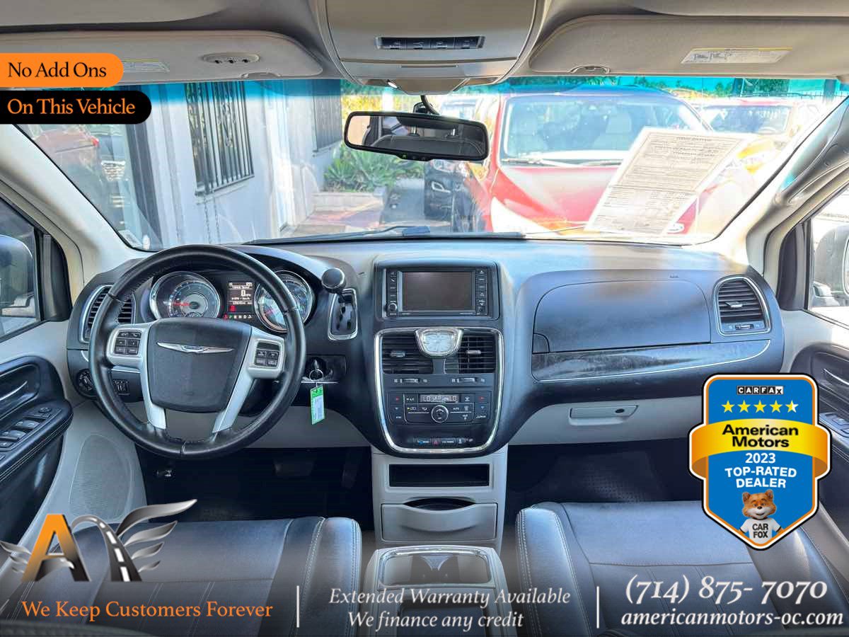 Used 2016 Chrysler Town & Country Touring FWD image 53