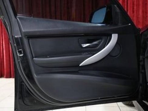 Used 2018 BMW 330i Sedan w/ M Sport Package RWD image 10