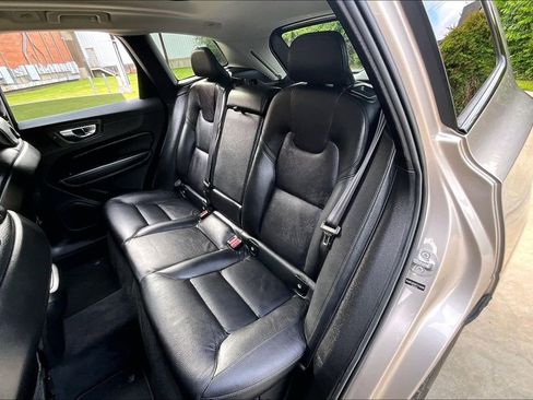 Used 2025 Volvo XC60 B5 Plus AWD/4WD image 34
