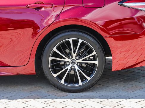 Used 2018 Toyota Camry SE image 12