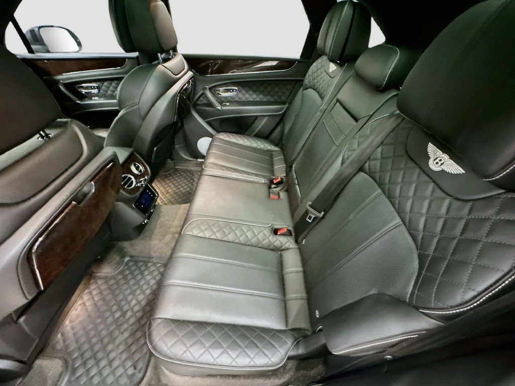 Used 2018 Bentley Bentayga AWD/4WD image 25