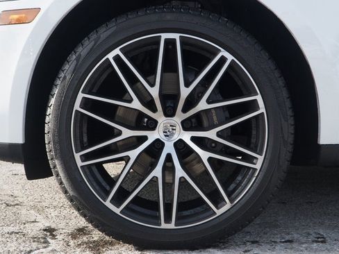 Certified 2023 Porsche Macan Turbo image 12