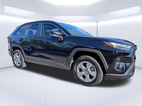 Used 2025 Toyota RAV4 XLE w/ Convenience Package image 1