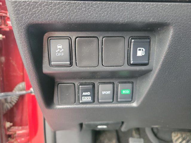 Used 2018 Nissan Rogue SV AWD/4WD image 12
