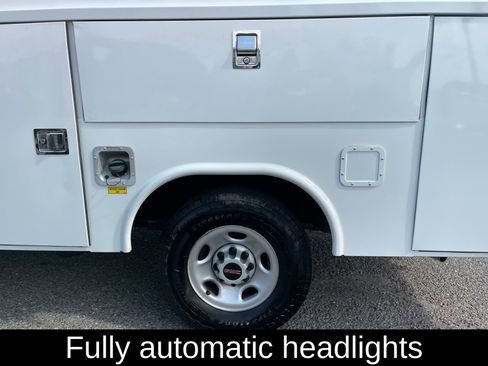 Used 2023 GMC Savana 3500 w/ Power Convenience Package image 9