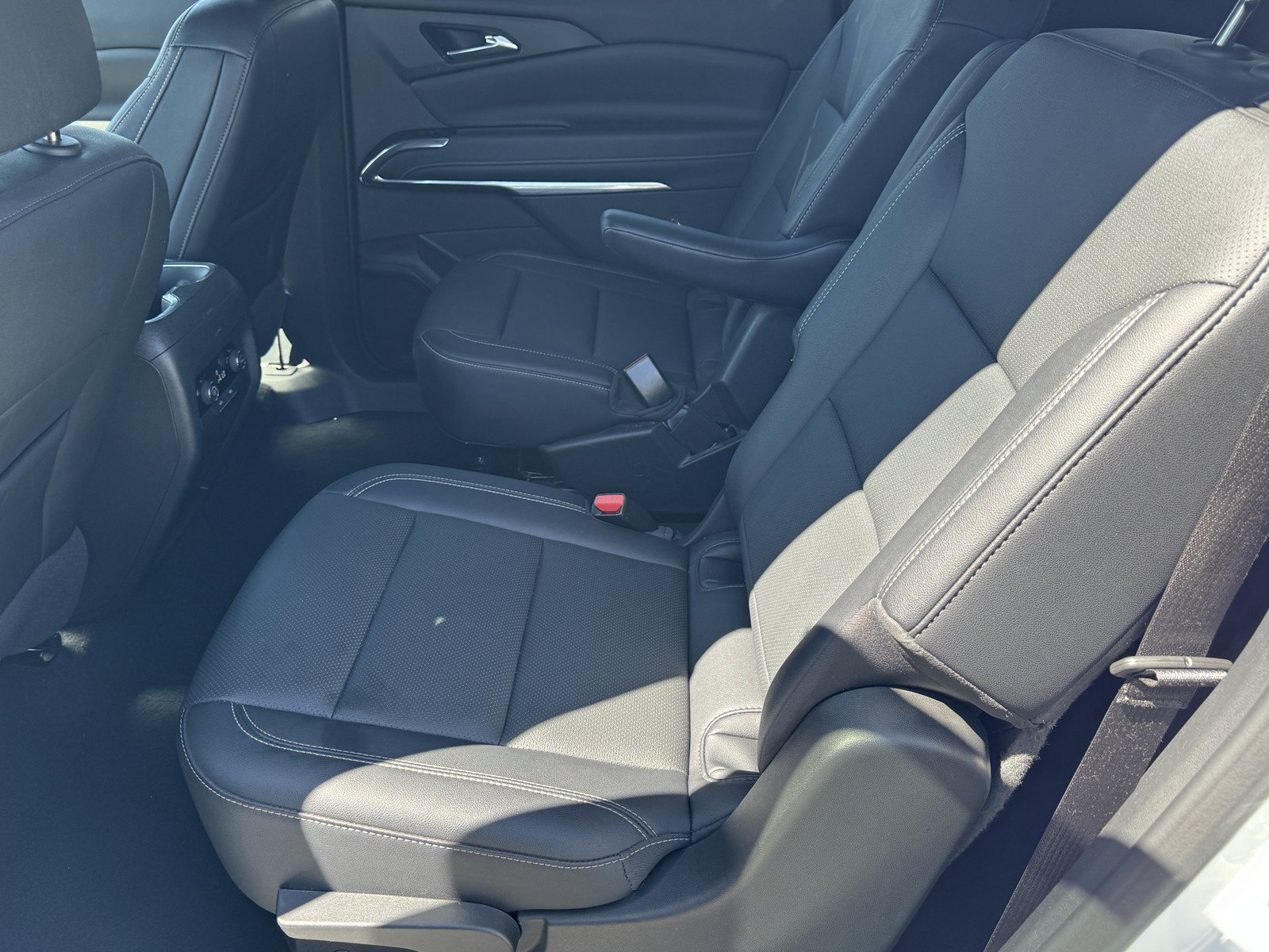 Used 2025 Chevrolet Traverse LT FWD image 16