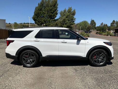 New 2026 Ford Explorer ST-Line w/ ST-Line Street Pack image 7