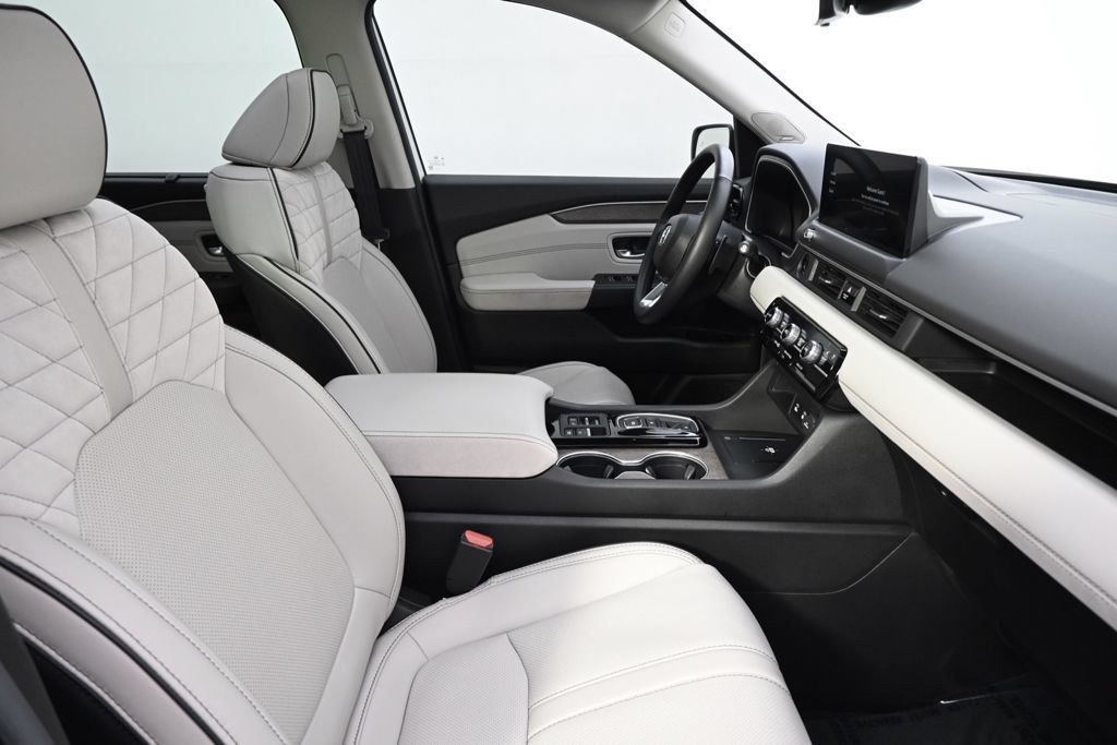 Used 2026 Honda Pilot Elite image 16