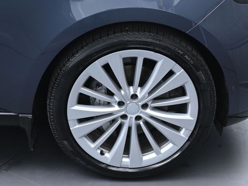 Used 2025 Land Rover Range Rover SE image 10