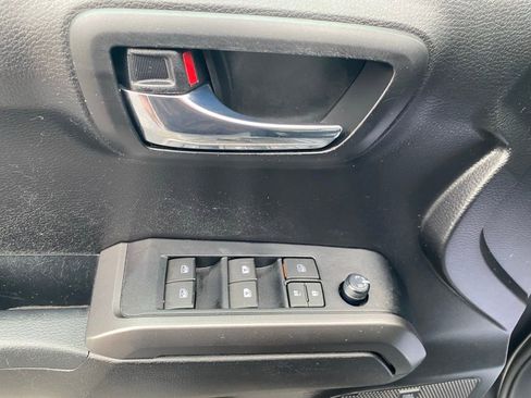 Used 2022 Toyota Tacoma TRD Off-Road image 22