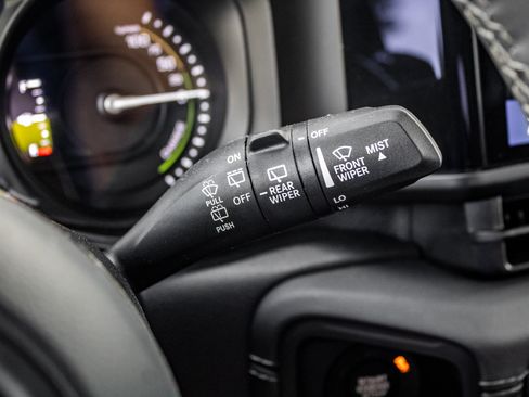 Used 2025 Jeep Wrangler Unlimited Sahara AWD/4WD image 29