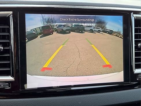 Used 2024 Chrysler Pacifica Touring-L FWD image 19