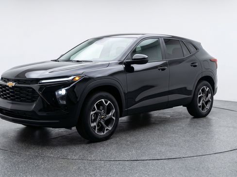 Used 2025 Chevrolet Trax LT FWD image 3