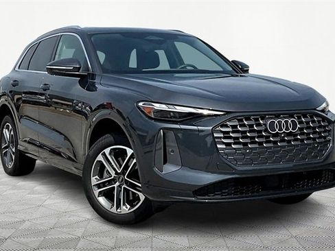 Used 2025 Audi Q5 Premium image 11