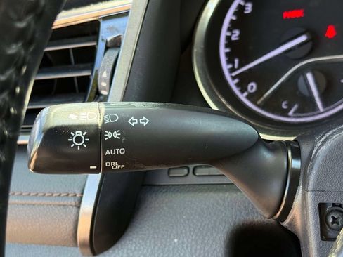 Used 2020 Toyota Camry XLE FWD image 26
