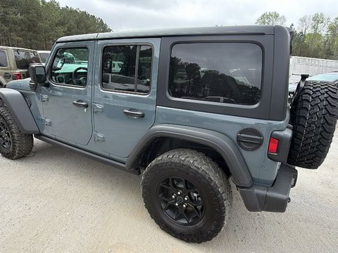 Used 2025 Jeep Wrangler Willys image 10