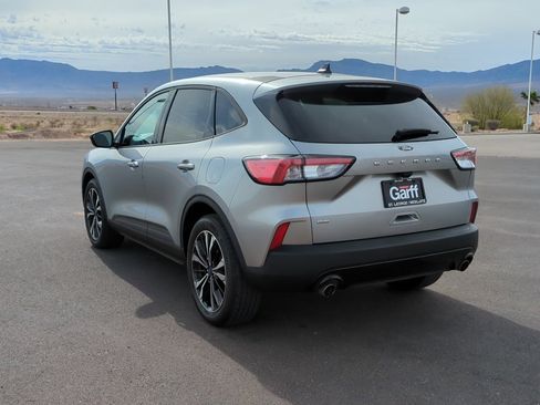 Used 2022 Ford Escape SE w/ SE Sport Appearance Package FWD image 5