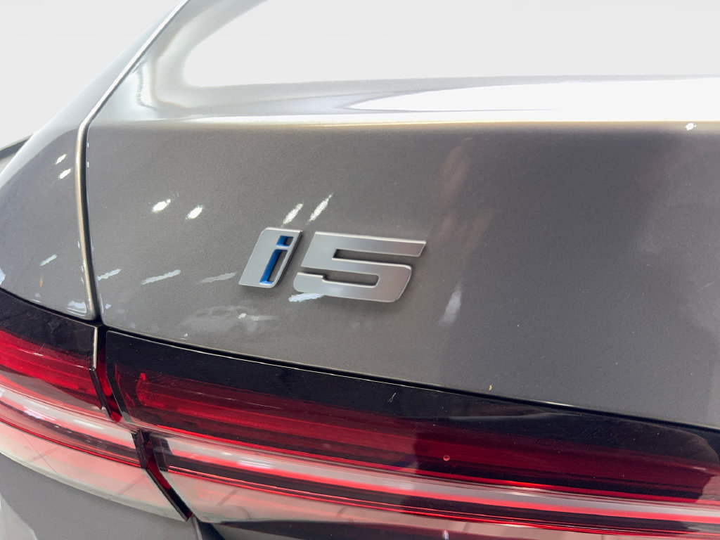 Used 2024 BMW i5 eDrive40i w/ M Sport Package RWD image 25