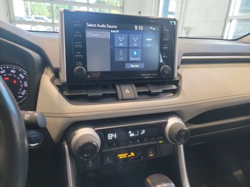 Used 2021 Toyota RAV4 XLE image 15