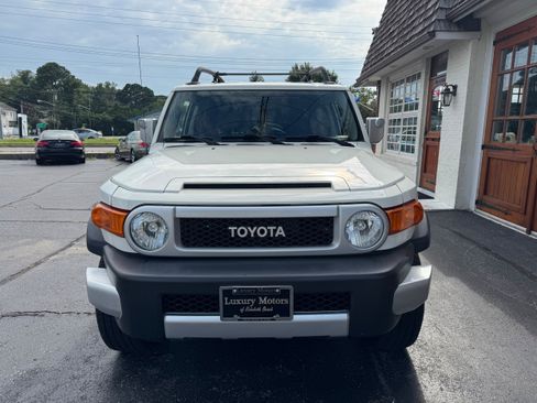 Used 2013 Toyota FJ Cruiser 4WD w/ Upgrade Pkg image 28