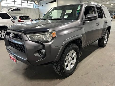 Used 2018 Toyota 4Runner SR5 AWD/4WD image 7