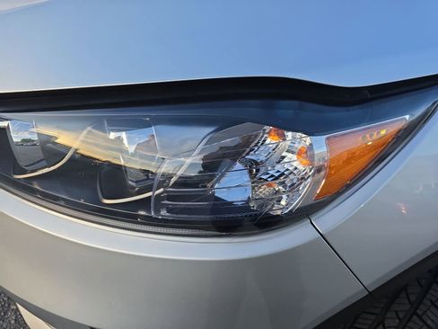 Used 2020 Kia Sorento LX FWD image 29