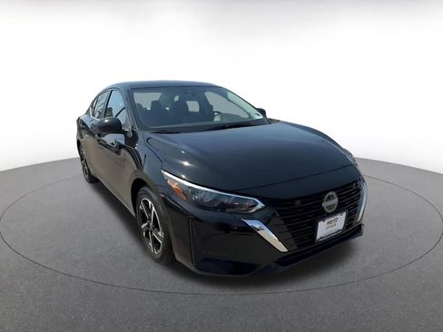 Used 2025 Nissan Sentra SV image 3
